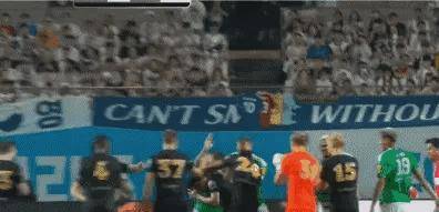 JackeyLove意外战胜曼联,战术调整引爆全场!观众掌声雷动-九游会娱乐平台